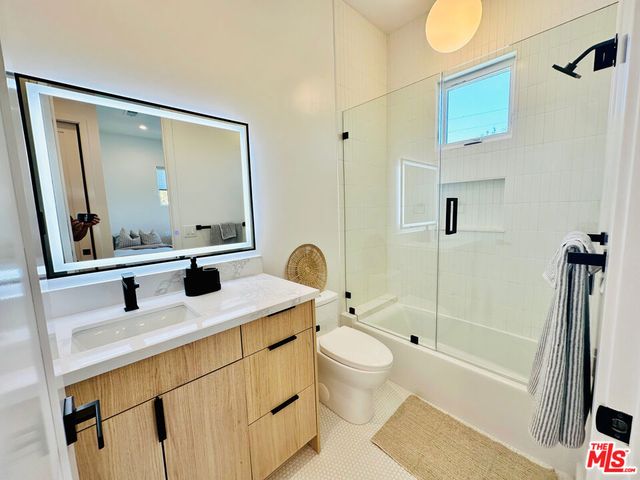 948 E 67th Street B, Inglewood, CA 90302