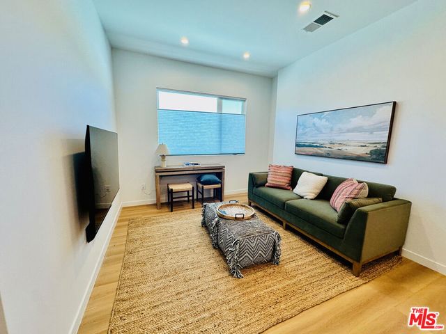 948 E 67th Street B, Inglewood, CA 90302