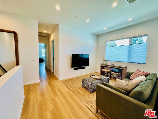948 E 67th Street B, Inglewood, CA 90302