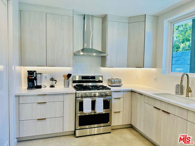 948 E 67th Street B, Inglewood, CA 90302