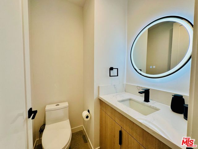 948 E 67th Street B, Inglewood, CA 90302