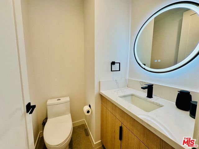 948 E 67th Street B, Inglewood, CA 90302