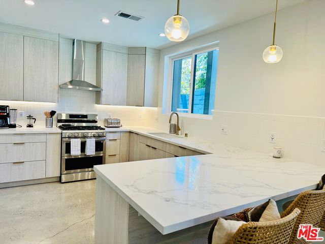 948 E 67th Street B, Inglewood, CA 90302