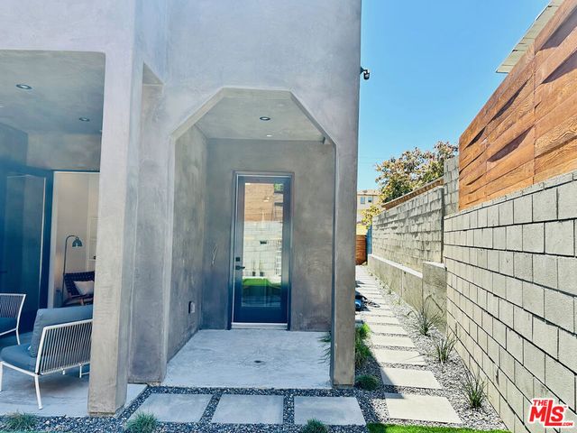 948 E 67th Street B, Inglewood, CA 90302