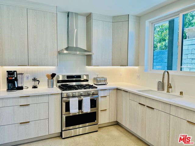 948 E 67th Street B, Inglewood, CA 90302