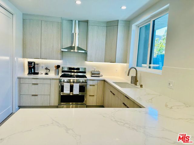 948 E 67th Street B, Inglewood, CA 90302