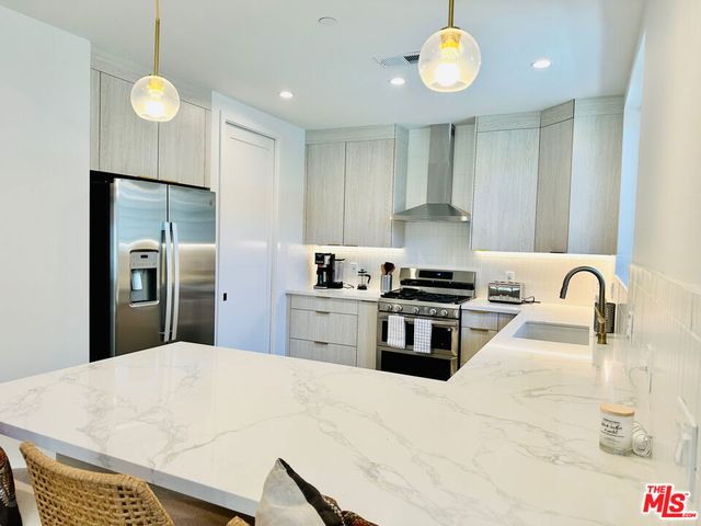 948 E 67th Street B, Inglewood, CA 90302