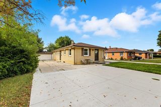 2105 W Carpenter AVENUE, Milwaukee, WI 53221