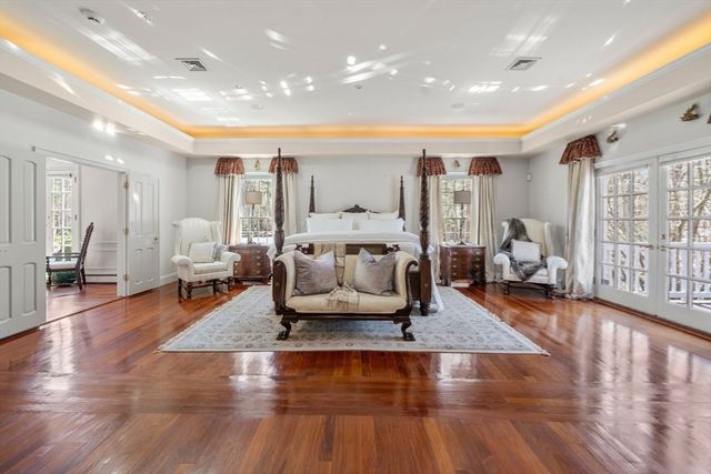 286 Mayflower Cir, Hanover, MA 02339