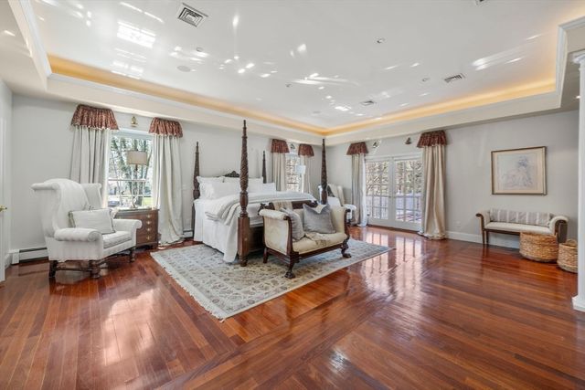 286 Mayflower Cir, Hanover, MA 02339
