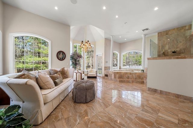 286 Mayflower Cir, Hanover, MA 02339