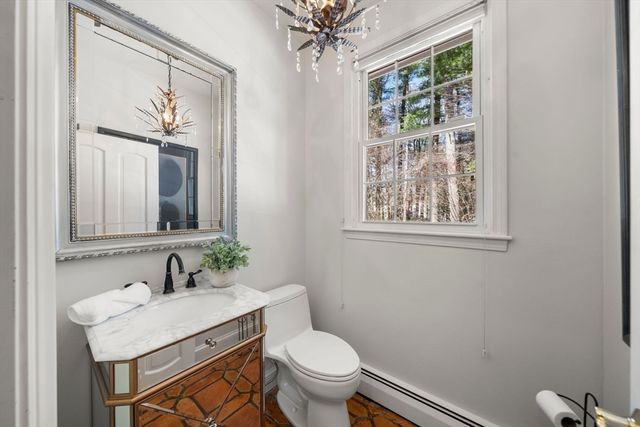 286 Mayflower Cir, Hanover, MA 02339