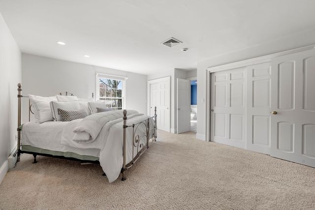 286 Mayflower Cir, Hanover, MA 02339