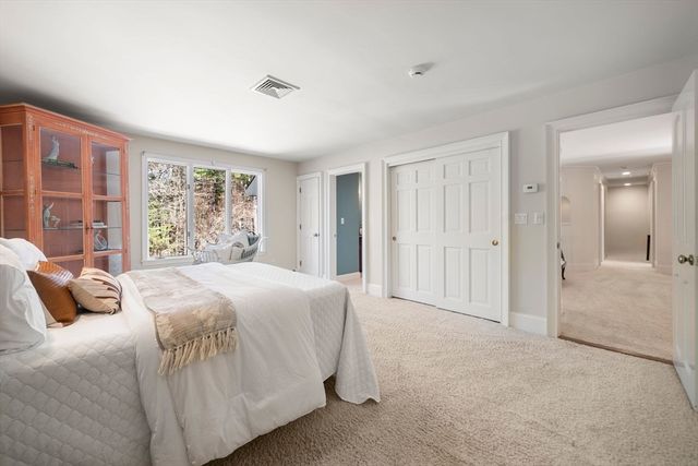 286 Mayflower Cir, Hanover, MA 02339