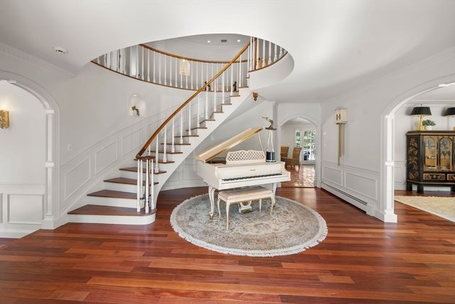 286 Mayflower Cir, Hanover, MA 02339