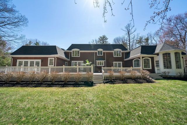286 Mayflower Cir, Hanover, MA 02339