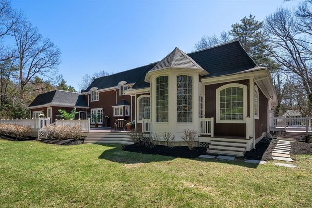 286 Mayflower Cir, Hanover, MA 02339