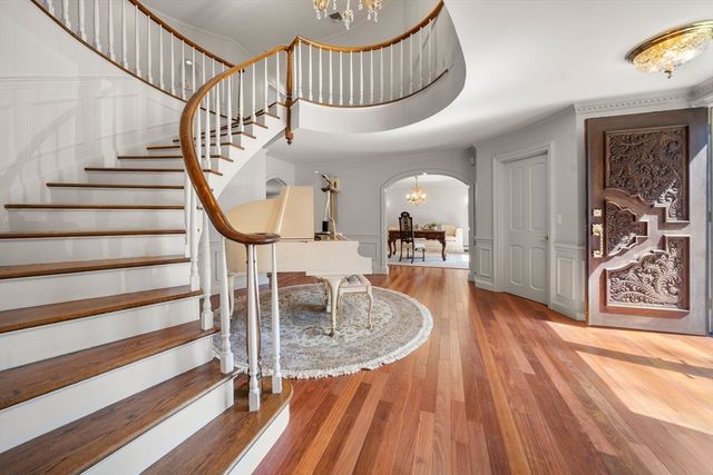 286 Mayflower Cir, Hanover, MA 02339
