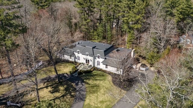 286 Mayflower Cir, Hanover, MA 02339