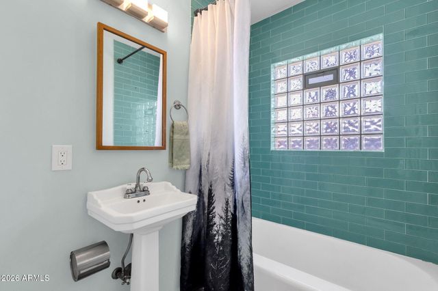 1717 W CLARENDON Avenue, Phoenix, AZ 85015