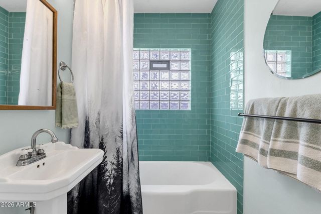 1717 W CLARENDON Avenue, Phoenix, AZ 85015