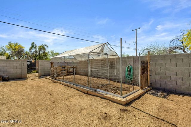 1717 W CLARENDON Avenue, Phoenix, AZ 85015