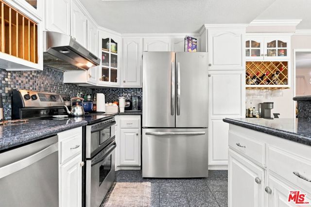 8728 Dartford Place, Inglewood, CA 90305