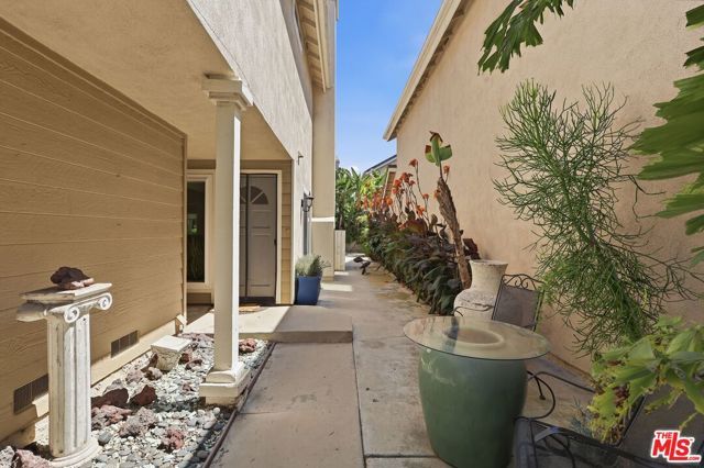 8728 Dartford Place, Inglewood, CA 90305