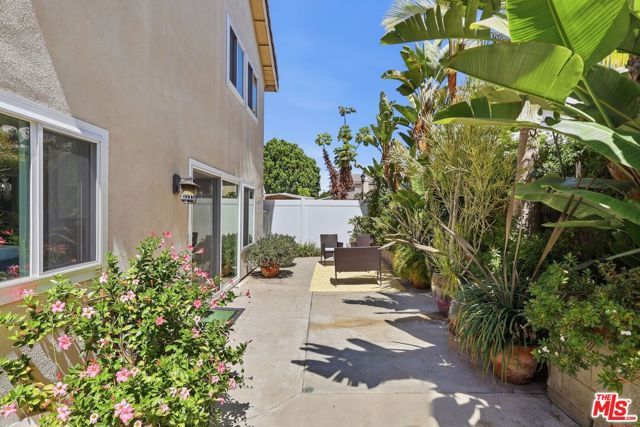 8728 Dartford Place, Inglewood, CA 90305
