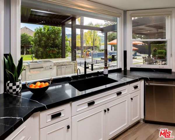 29402 Deerview Court, Agoura Hills, CA 91301