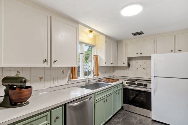 8 Grant St Ext, Framingham, MA 01702