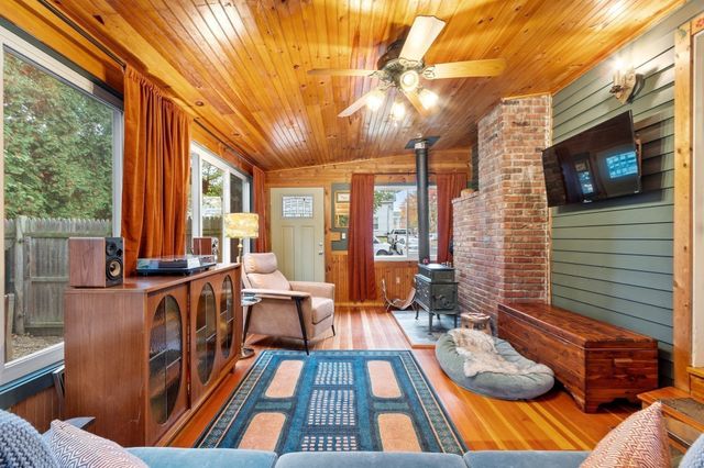 8 Grant St Ext, Framingham, MA 01702