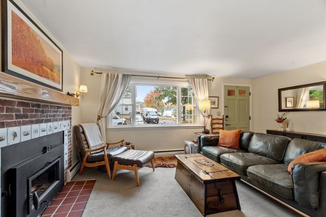 8 Grant St Ext, Framingham, MA 01702