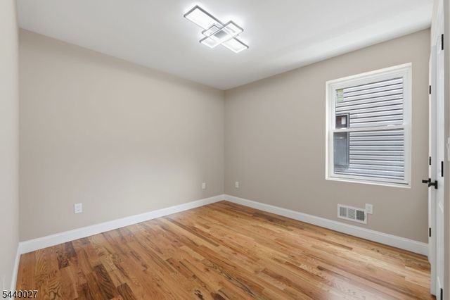 438 S 10Th St, Newark City, NJ 07103