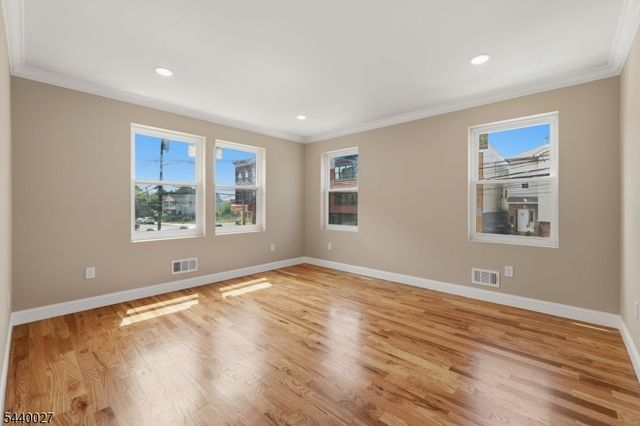 438 S 10Th St, Newark City, NJ 07103