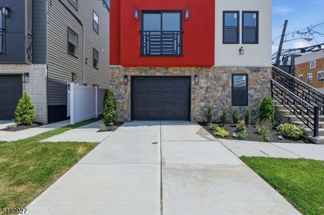 438 S 10Th St, Newark City, NJ 07103