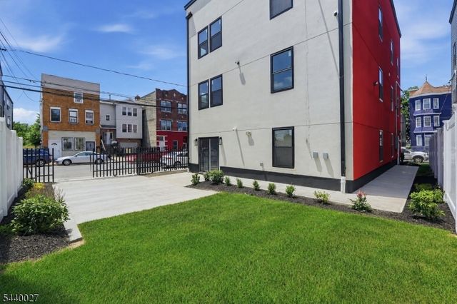 438 S 10Th St, Newark City, NJ 07103
