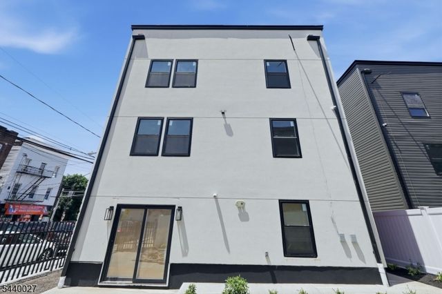438 S 10Th St, Newark City, NJ 07103