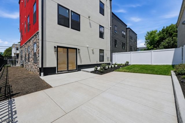 438 S 10Th St, Newark City, NJ 07103