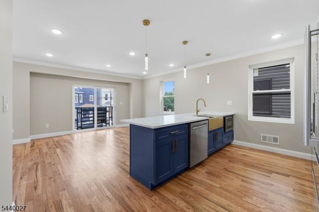 438 S 10Th St, Newark City, NJ 07103