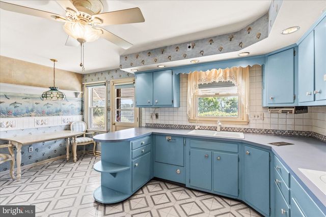 1445 CHAPEL DR, York, PA 17404