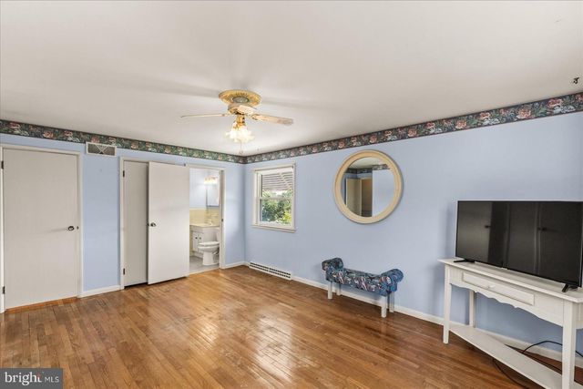 1445 CHAPEL DR, York, PA 17404