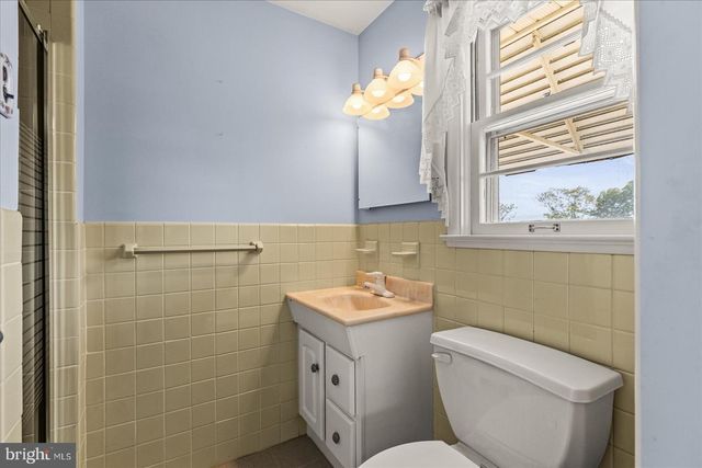 1445 CHAPEL DR, York, PA 17404