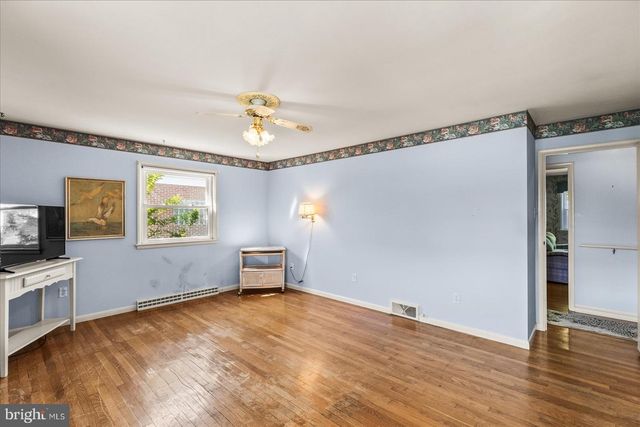 1445 CHAPEL DR, York, PA 17404