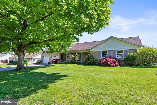 1445 CHAPEL DR, York, PA 17404