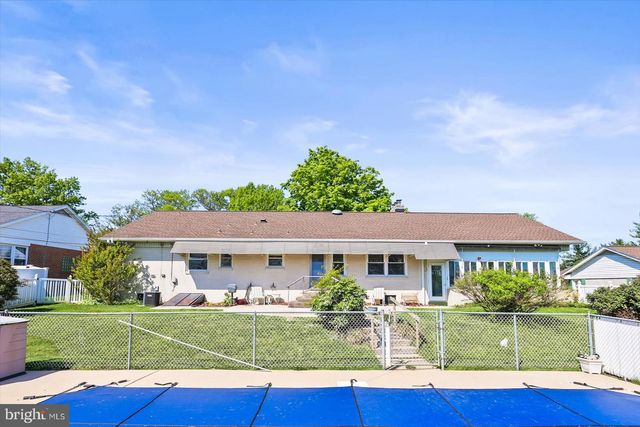 1445 CHAPEL DR, York, PA 17404