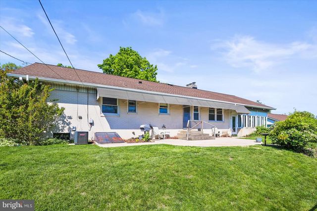 1445 CHAPEL DR, York, PA 17404