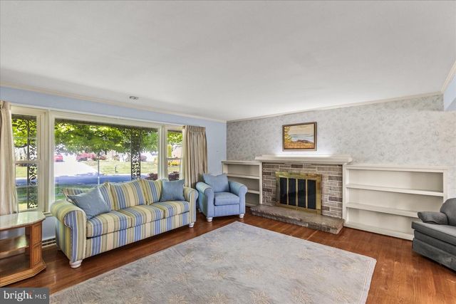 1445 CHAPEL DR, York, PA 17404