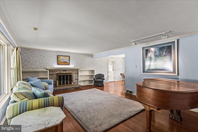 1445 CHAPEL DR, York, PA 17404