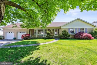 1445 CHAPEL DR, York, PA 17404
